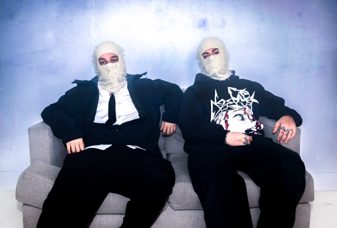 WHITE DISTRESSED BALACLAVA